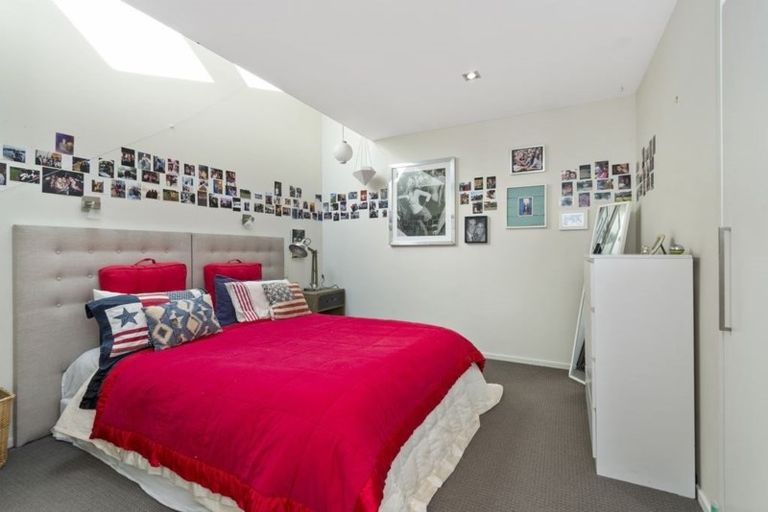 Photo of property in 12 Holly Road, St Albans, Christchurch, 8014