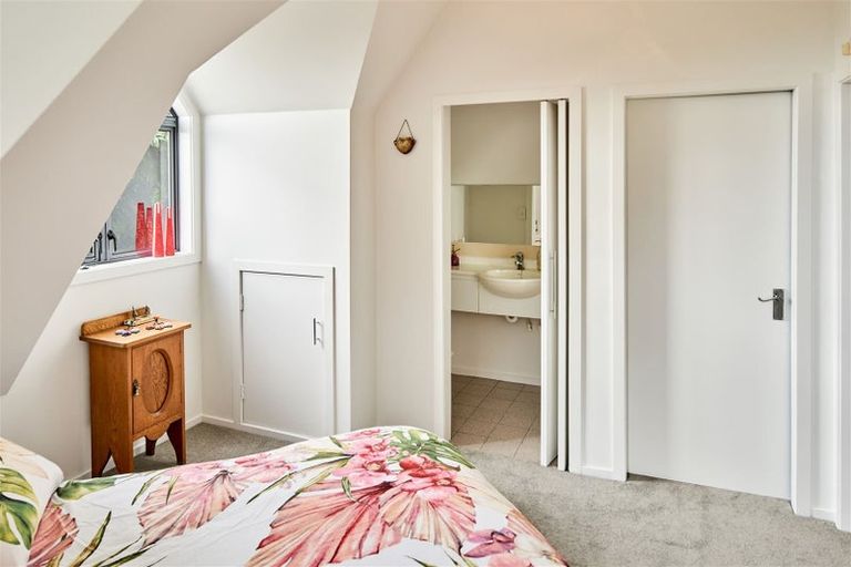 Photo of property in 8d Tawa Street, Eastbourne, Lower Hutt, 5013