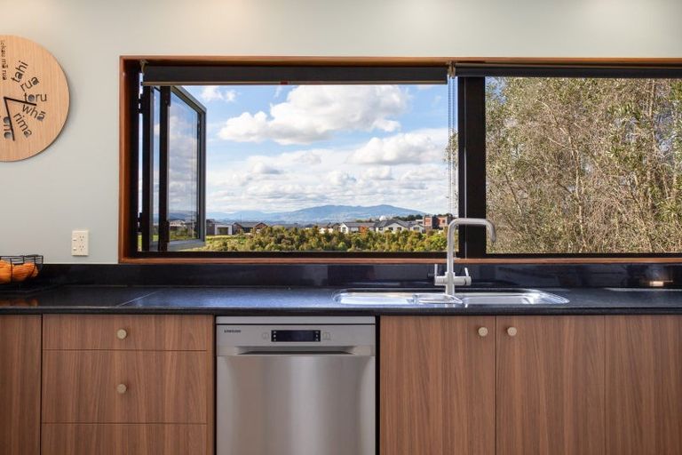 Photo of property in 33 Ruapehu Drive, Fitzherbert, Palmerston North, 4410