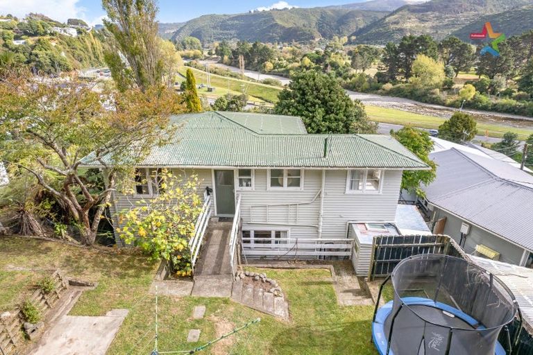 Photo of property in 19 Thomas Street, Stokes Valley, Lower Hutt, 5019
