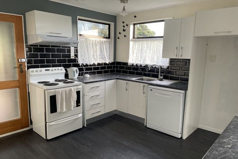 Photo of property in 142 Mark Avenue, Grenada Village, Wellington, 6037