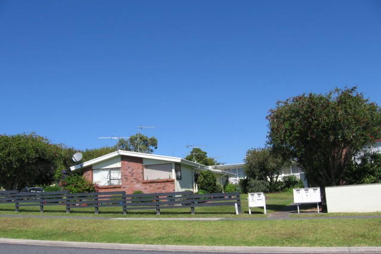 Photo of property in 2 Wairere Road, Torbay, Auckland, 0630