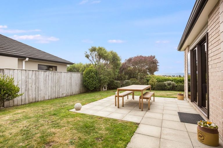 Photo of property in 102 Te Puia Drive, Aotea, Porirua, 5024