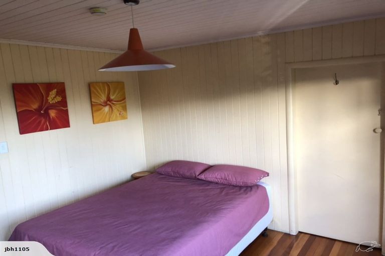 Photo of property in 205 Seaview Road, Whangamata, 3620