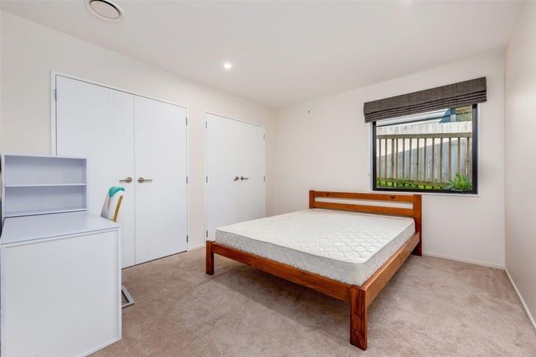 Photo of property in 21 Midhurst Avenue, Henderson, Auckland, 0612