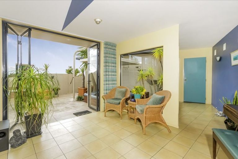 Photo of property in 123 Golf Road, Titirangi, Auckland, 0600