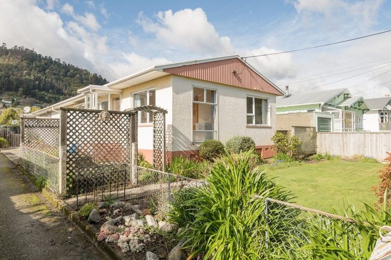 Photo of property in 1/125 Tipahi Street, Nelson South, Nelson, 7010