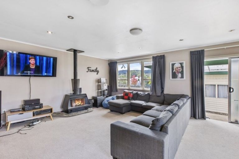 Photo of property in 1/69 Awaroa Road, Helensville, 0800