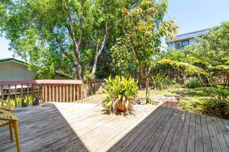 Photo of property in 1/141 Weatherly Road, Torbay, Auckland, 0630