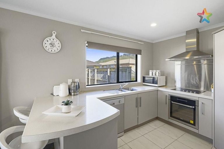 Photo of property in 8 Percy Kinsman Crescent, Riverstone Terraces, Upper Hutt, 5018
