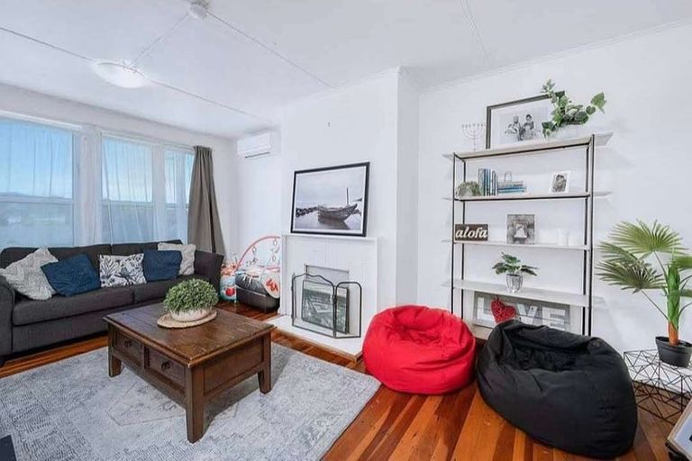 Photo of property in 43 Justine Street, Cannons Creek, Porirua, 5024