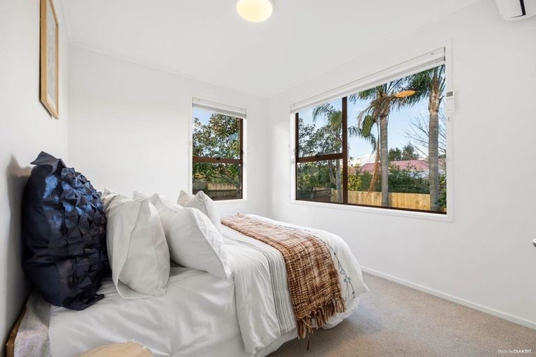 Photo of property in 7 Darren Crescent, Half Moon Bay, Auckland, 2012