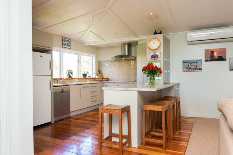 Photo of property in 24 Wellwood Terrace, Te Awanga, 4102
