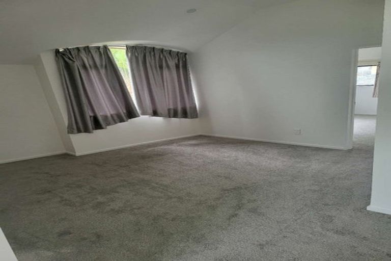 Photo of property in 20 Te Hoe Grove, Pinehill, Auckland, 0632