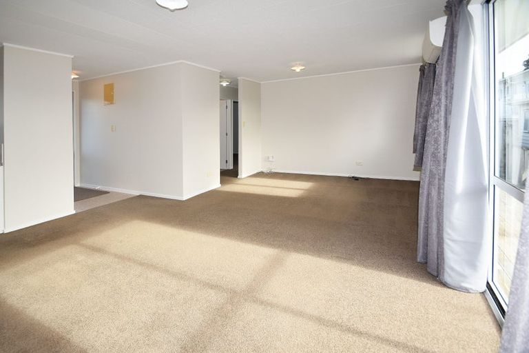 Photo of property in 2/2 Mcdowell Crescent, Hillcrest, Auckland, 0626