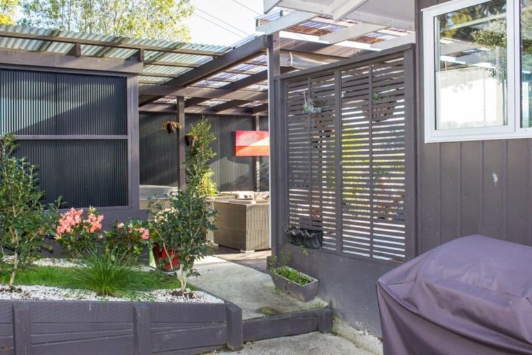 Photo of property in 2/49 Archers Road, Hillcrest, Auckland, 0629