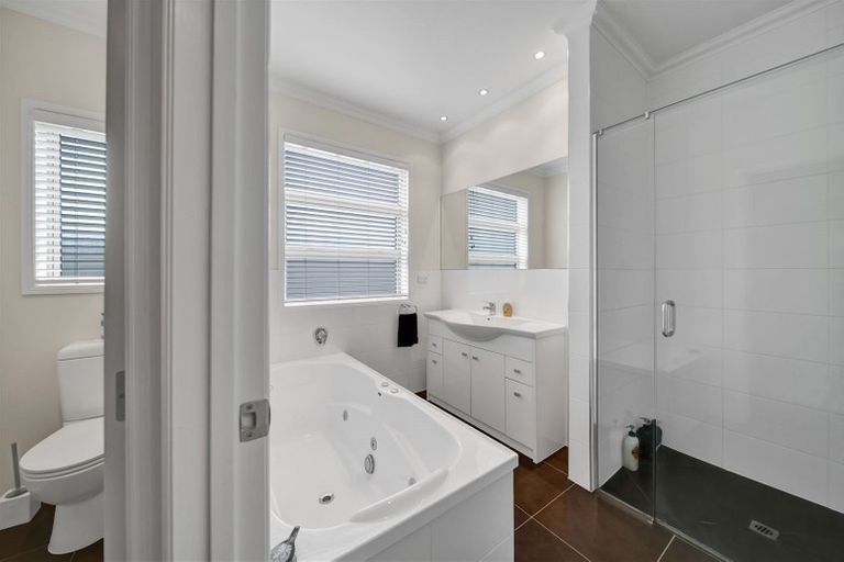 Photo of property in 15 Mangorei Road, Strandon, New Plymouth, 4312