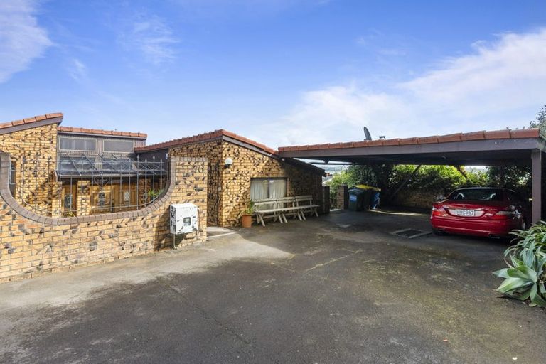 Photo of property in 16 Brigantine Drive, Beach Haven, Auckland, 0626