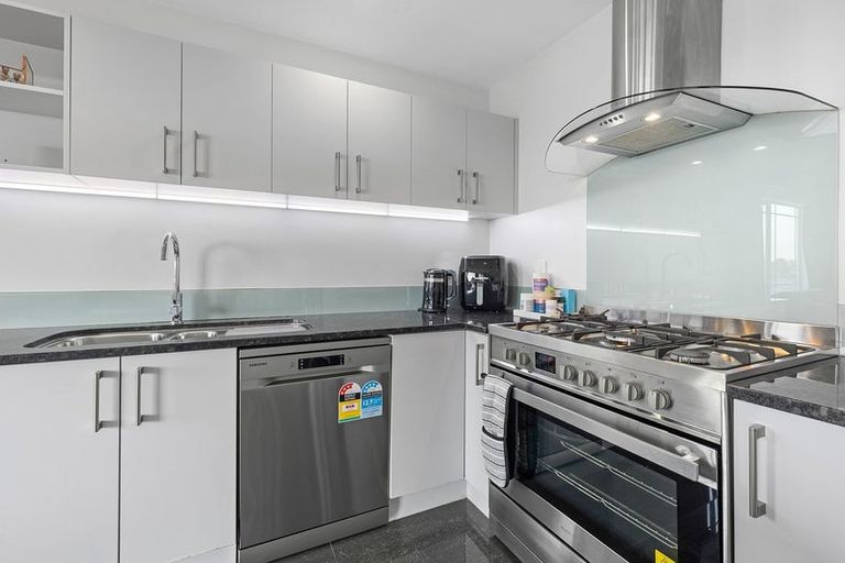 Photo of property in 147a Hobsonville Road, West Harbour, Auckland, 0618