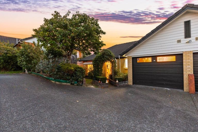 Photo of property in 23 Regents Park Place, Westgate, Auckland, 0614