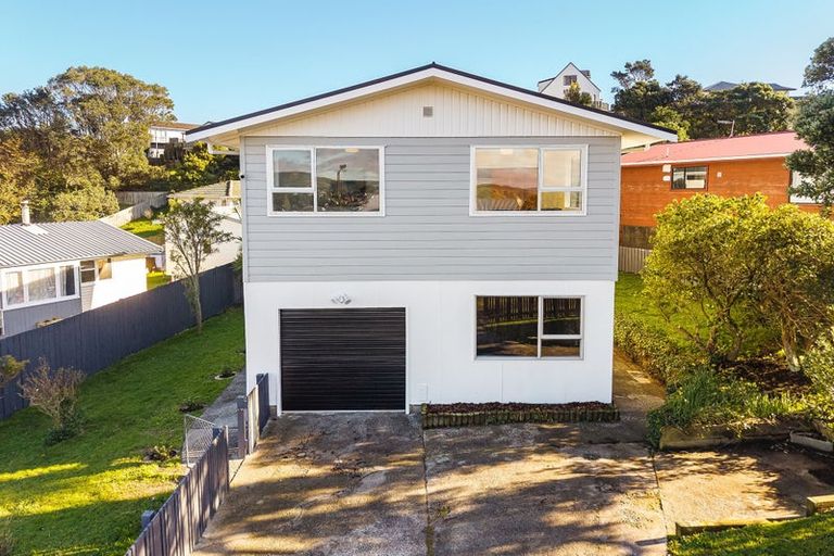 Photo of property in 19 Sombrero View, Ascot Park, Porirua, 5024