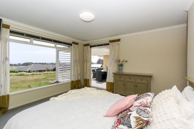 Photo of property in 46 Alberta Road, Glen Avon, New Plymouth, 4312