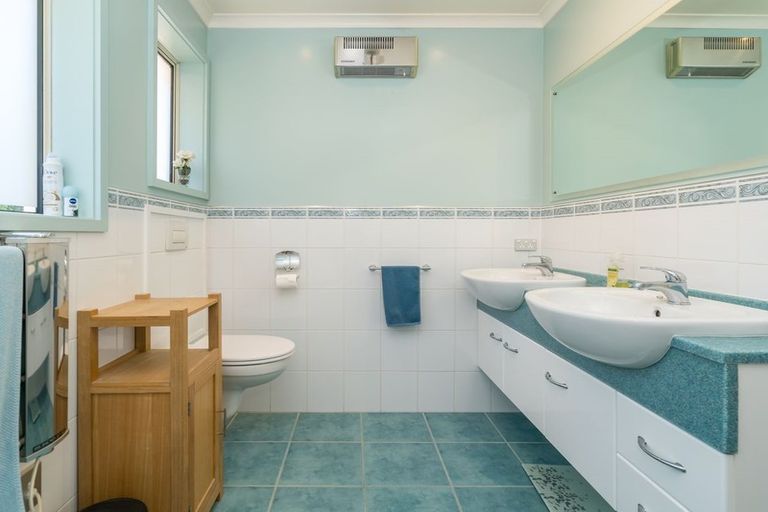 Photo of property in 22 Shandon Road, Vauxhall, Dunedin, 9013