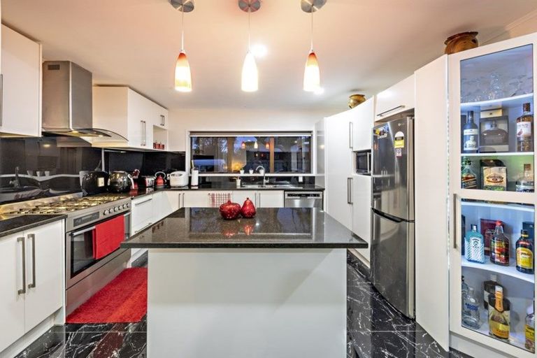 Photo of property in 180 Walter Strevens Drive, Conifer Grove, Takanini, 2112