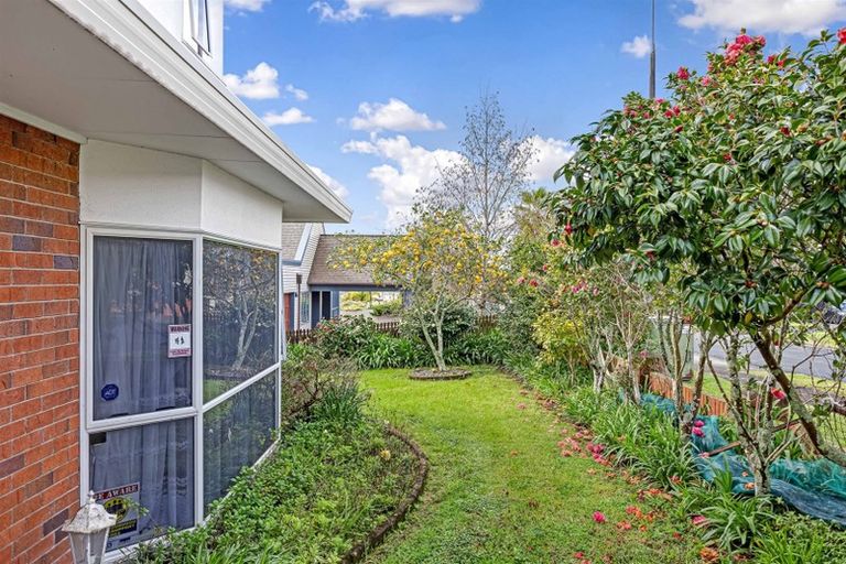 Photo of property in 10 Belvedere Court, West Harbour, Auckland, 0618