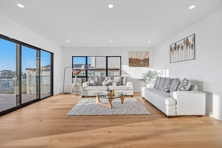 Photo of property in 9 Michael Richard Place, East Tamaki Heights, Auckland, 2016