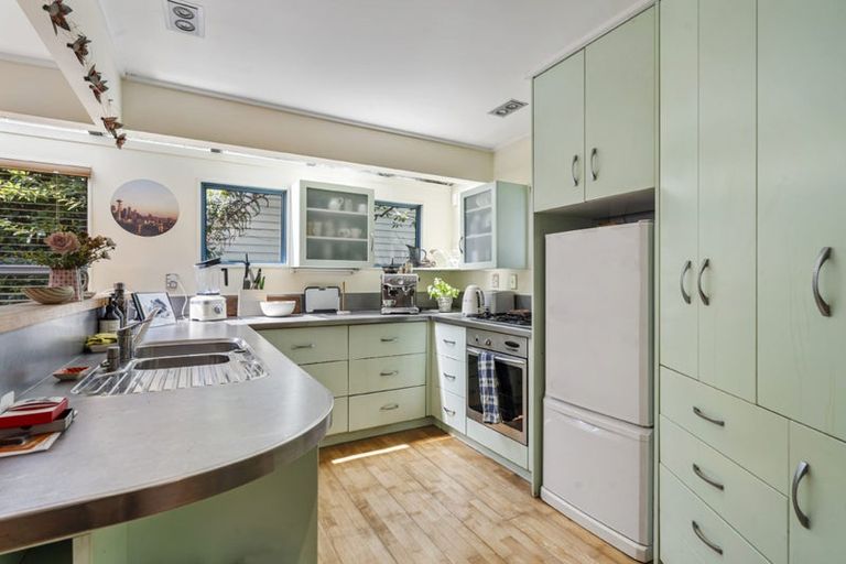 Photo of property in 2/34 Seabreeze Road, Narrow Neck, Auckland, 0624