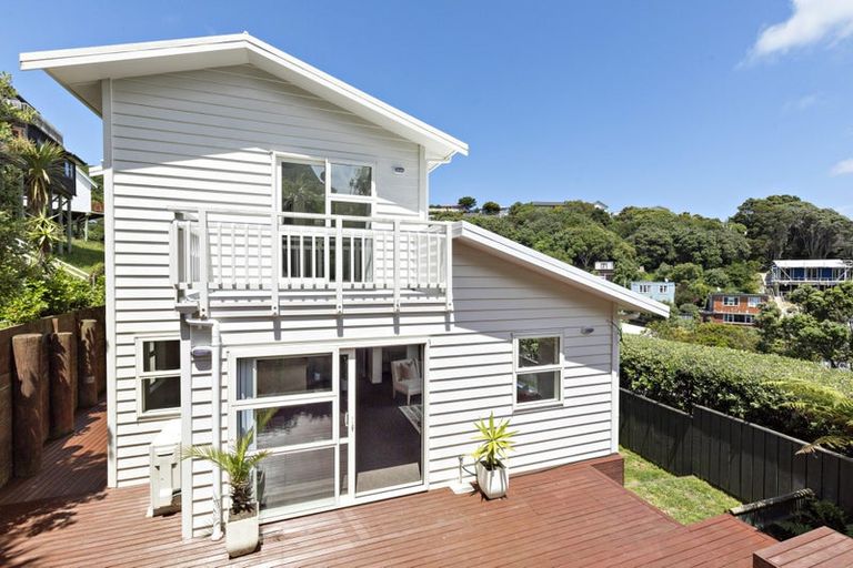 Photo of property in 3a Frobisher Street, Island Bay, Wellington, 6023