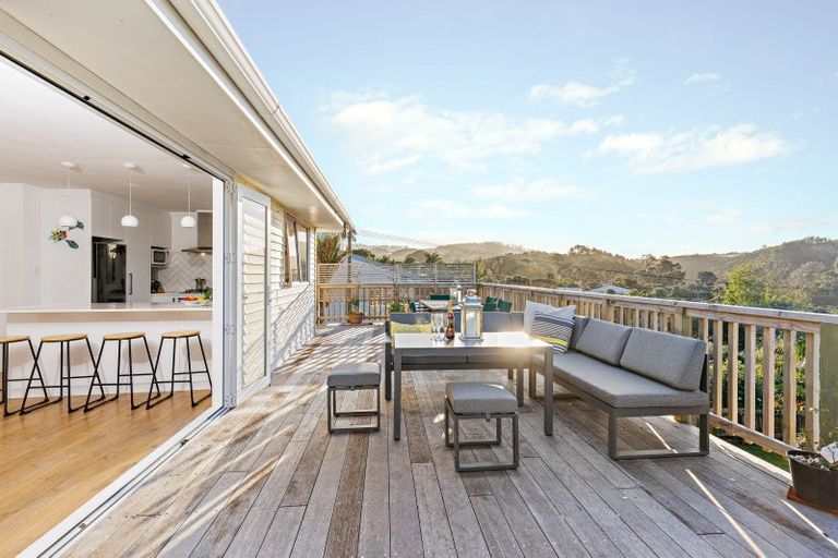 Photo of property in 18 Harbour View Road, Leigh, 0985