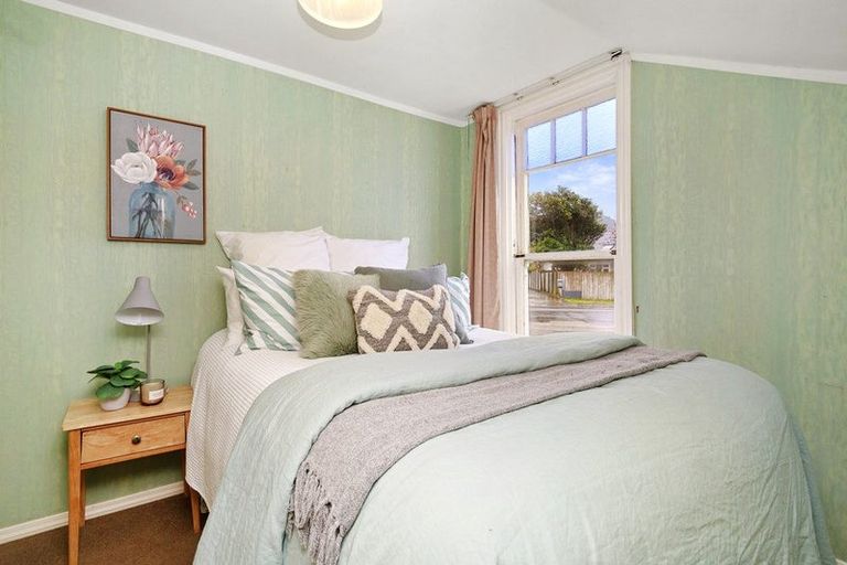 Photo of property in 14 Oxford Street, Tawa, Wellington, 5028