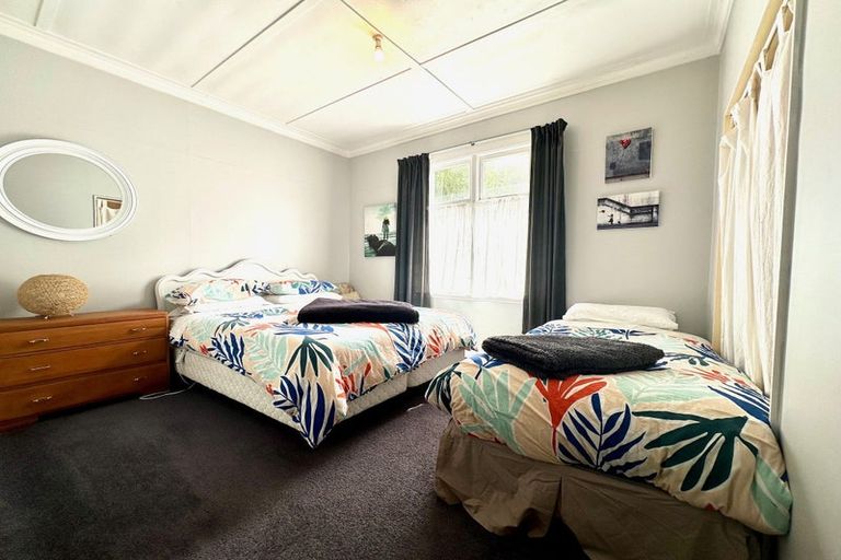 Photo of property in 14 Moana Street, Kaka Point, 9271