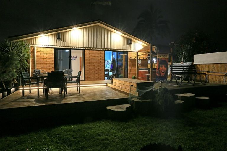 Photo of property in 2/3 Papatahi Place, Henderson, Auckland, 0610