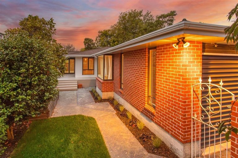 Photo of property in 1/12 Gleneagles Terrace, Ilam, Christchurch, 8053