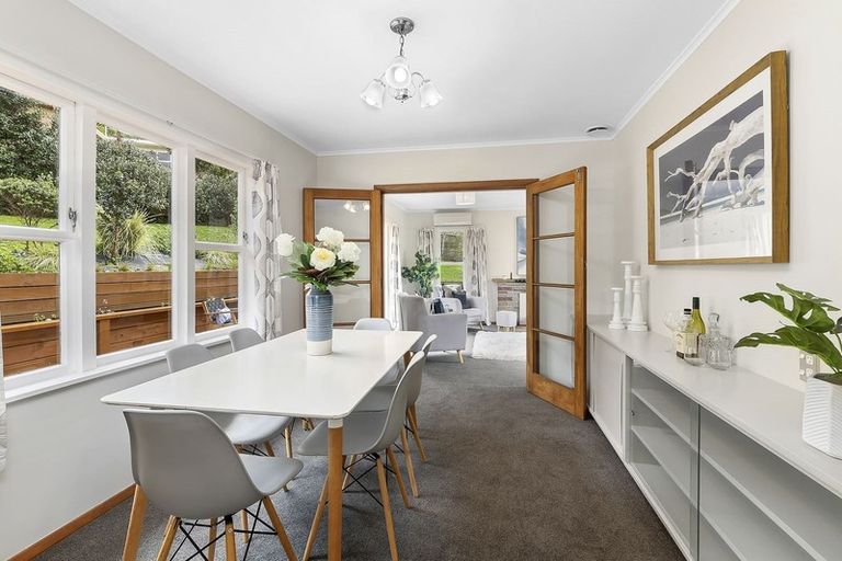 Photo of property in 9 Lane Crescent, Tawa, Wellington, 5028