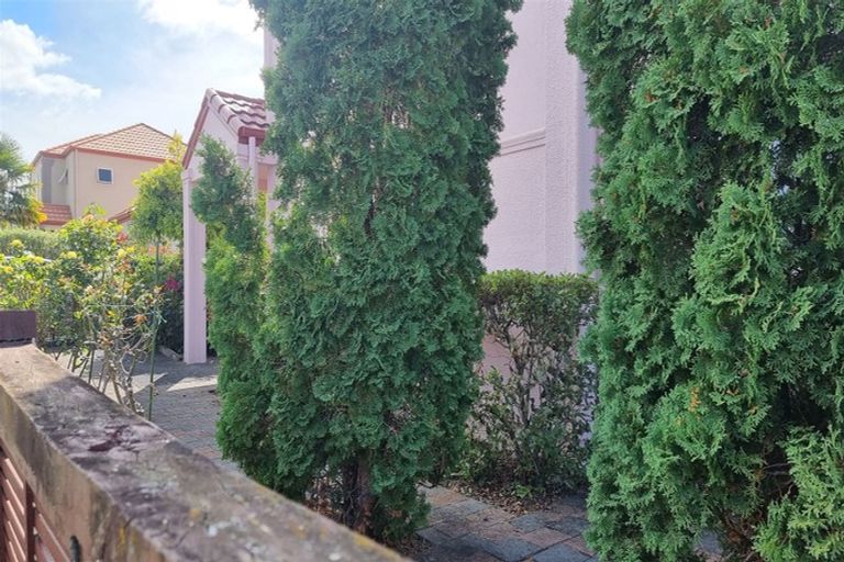 Photo of property in 9 Stolford Crescent, New Lynn, Auckland, 0600