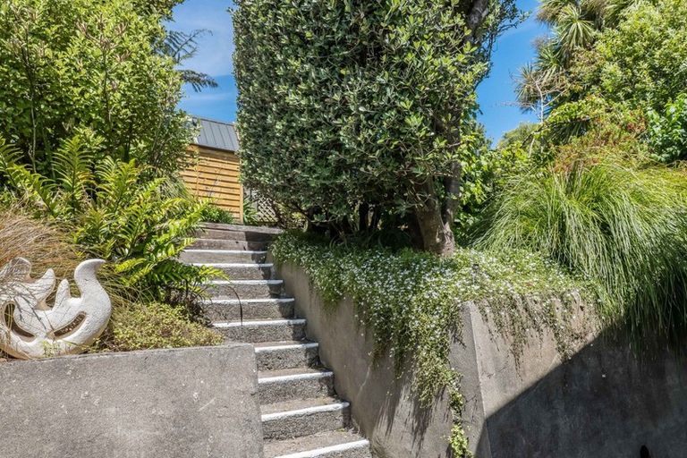 Photo of property in 43 Fairview Crescent, Kelburn, Wellington, 6012
