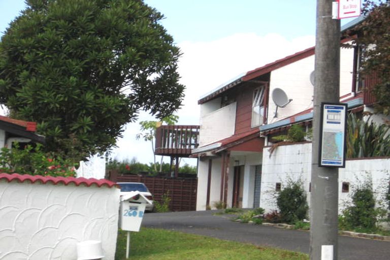 Photo of property in 1/260 Glamorgan Drive, Northcross, Auckland, 0630