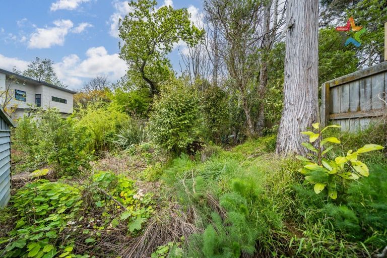 Photo of property in 385 Stokes Valley Road, Stokes Valley, Lower Hutt, 5019