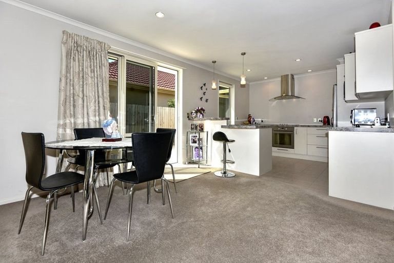 Photo of property in 1/220 Avonhead Road, Avonhead, Christchurch, 8042