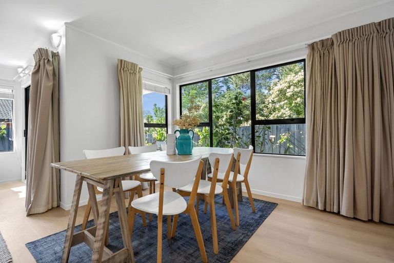 Photo of property in 9 Wyatt Place, Glendene, Auckland, 0602