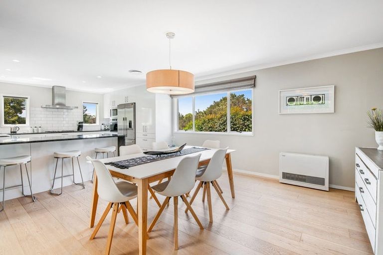 Photo of property in 7 Kingtide Place, Red Beach, 0932