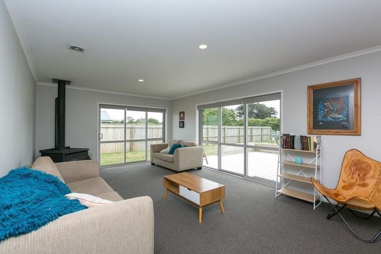 Photo of property in 5 Cross Street, Lepperton, New Plymouth, 4373