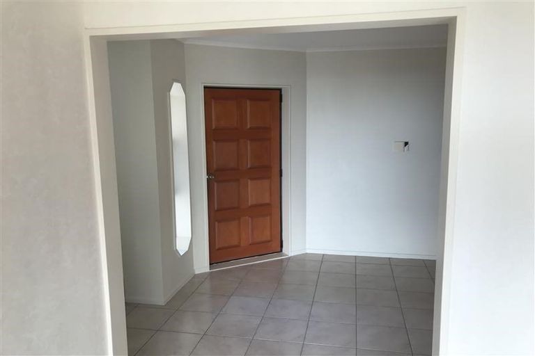 Photo of property in 18 Savoy Road, Orewa, 0931