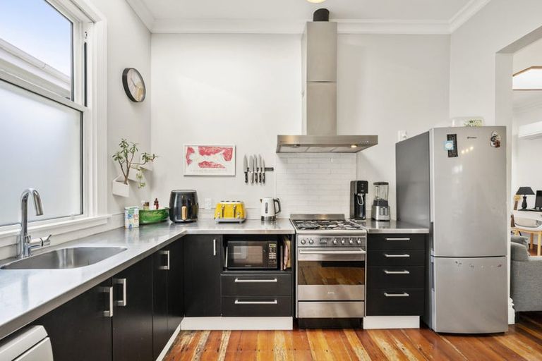 Photo of property in 34 Freeling Street, Island Bay, Wellington, 6023