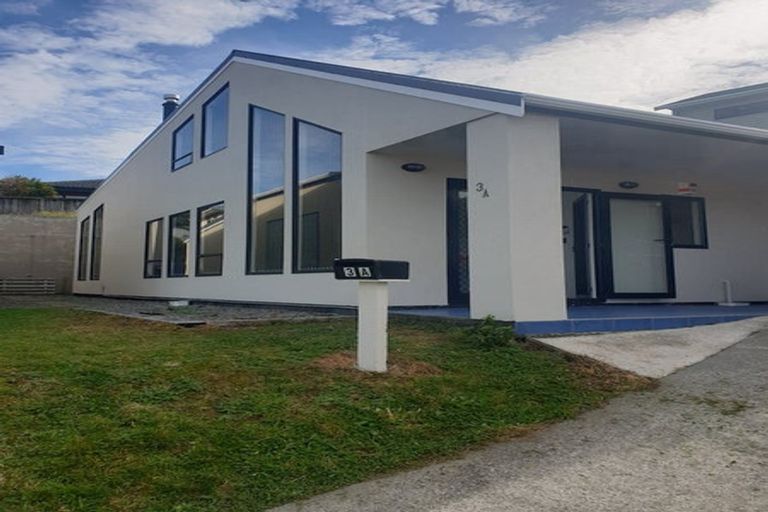 Photo of property in 3a Bury Grove, Strathmore Park, Wellington, 6022