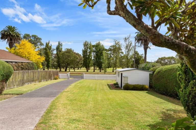 Photo of property in 32 Wairoa Road, Narrow Neck, Auckland, 0624